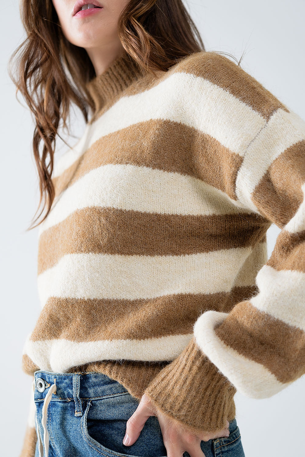 Gestreepte turtleneck sweater met wol - wit en bruin