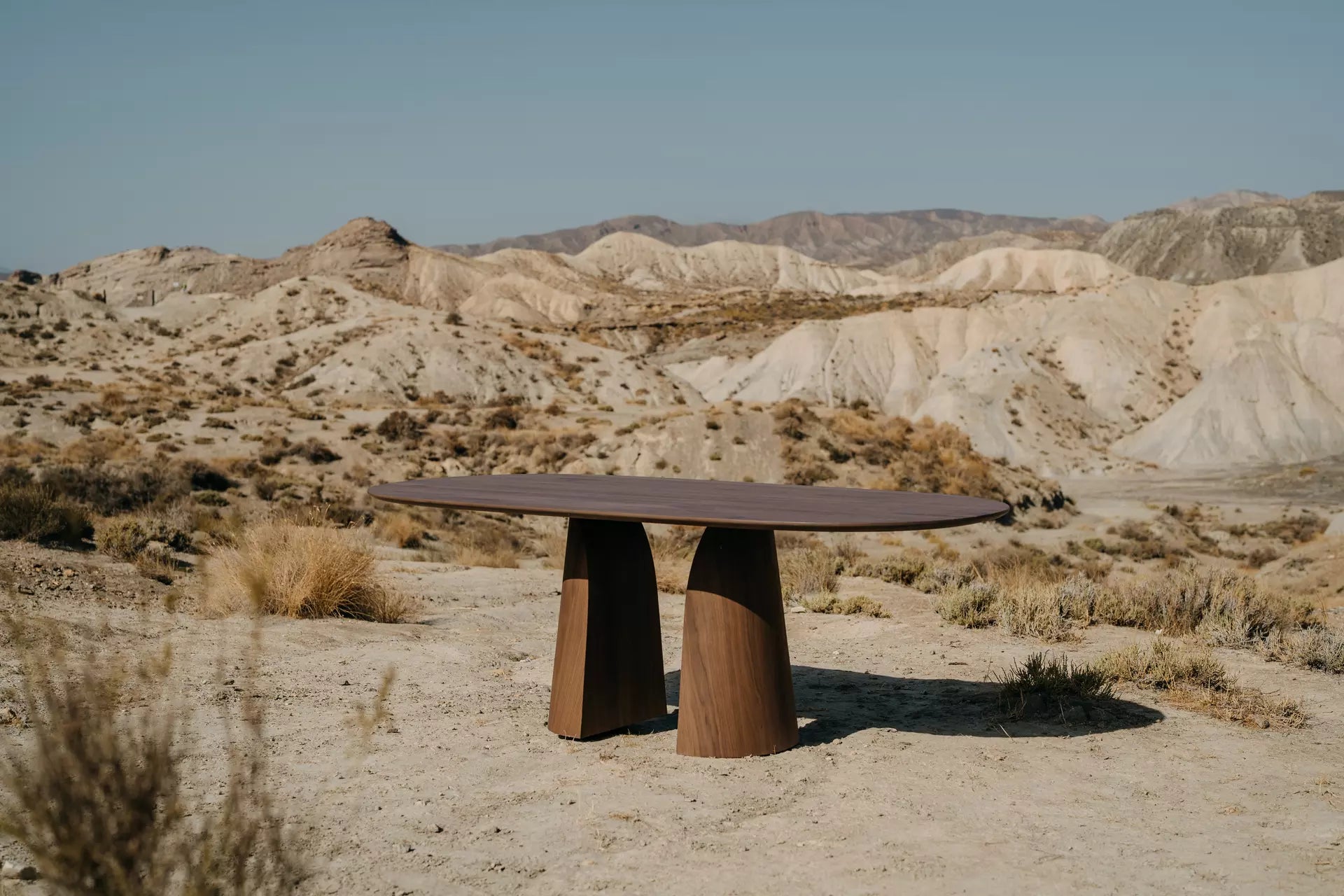 Ovale eettafel Mobitec Blossom van massief eiken hout - bruin of zwart