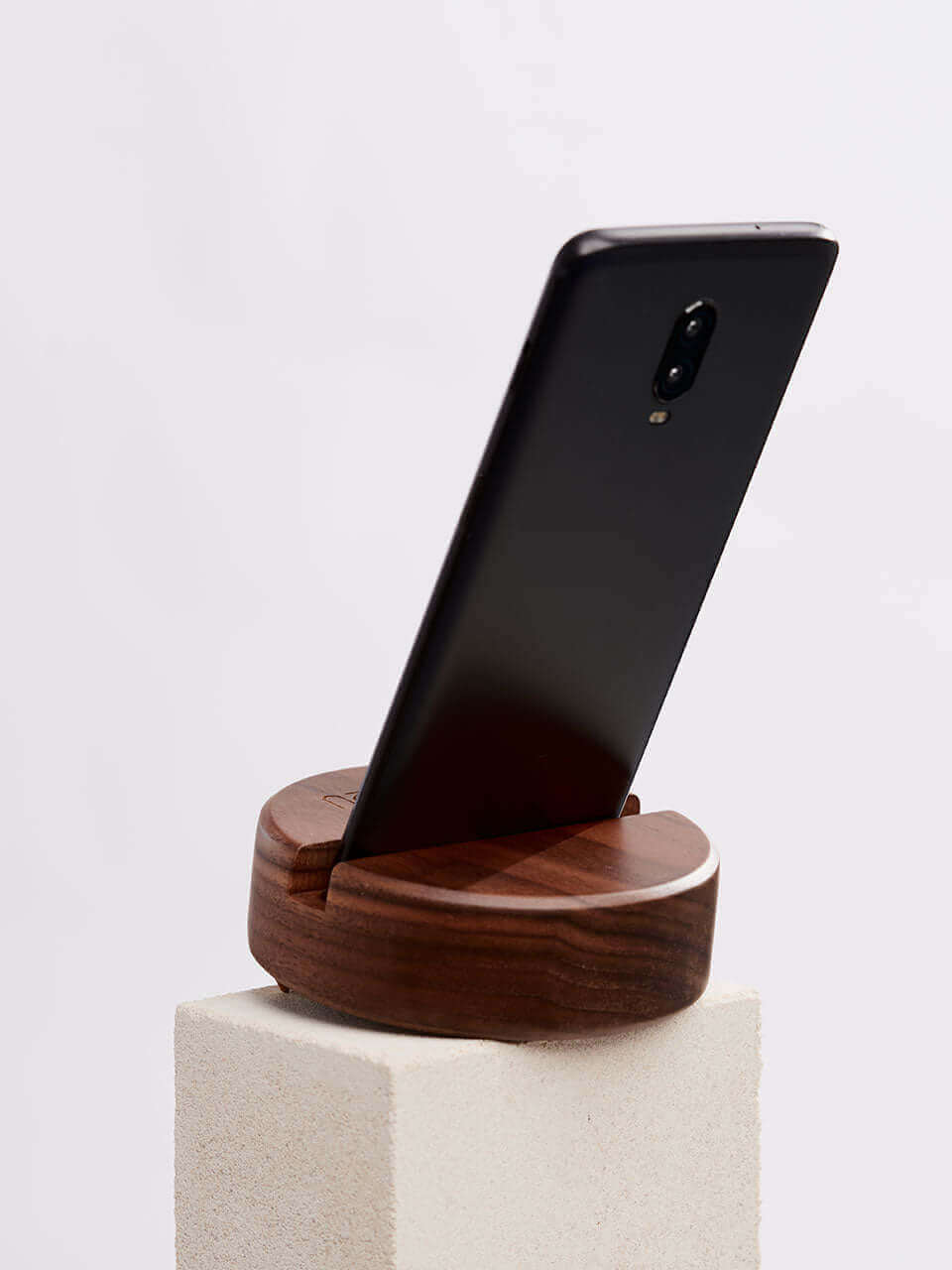 Design telefoon standaard en geluid versterker van bamboe - bruin