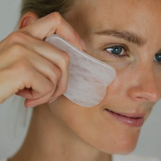 Rozenkwarts Gua Sha steen – massage kristal voor stralende huid