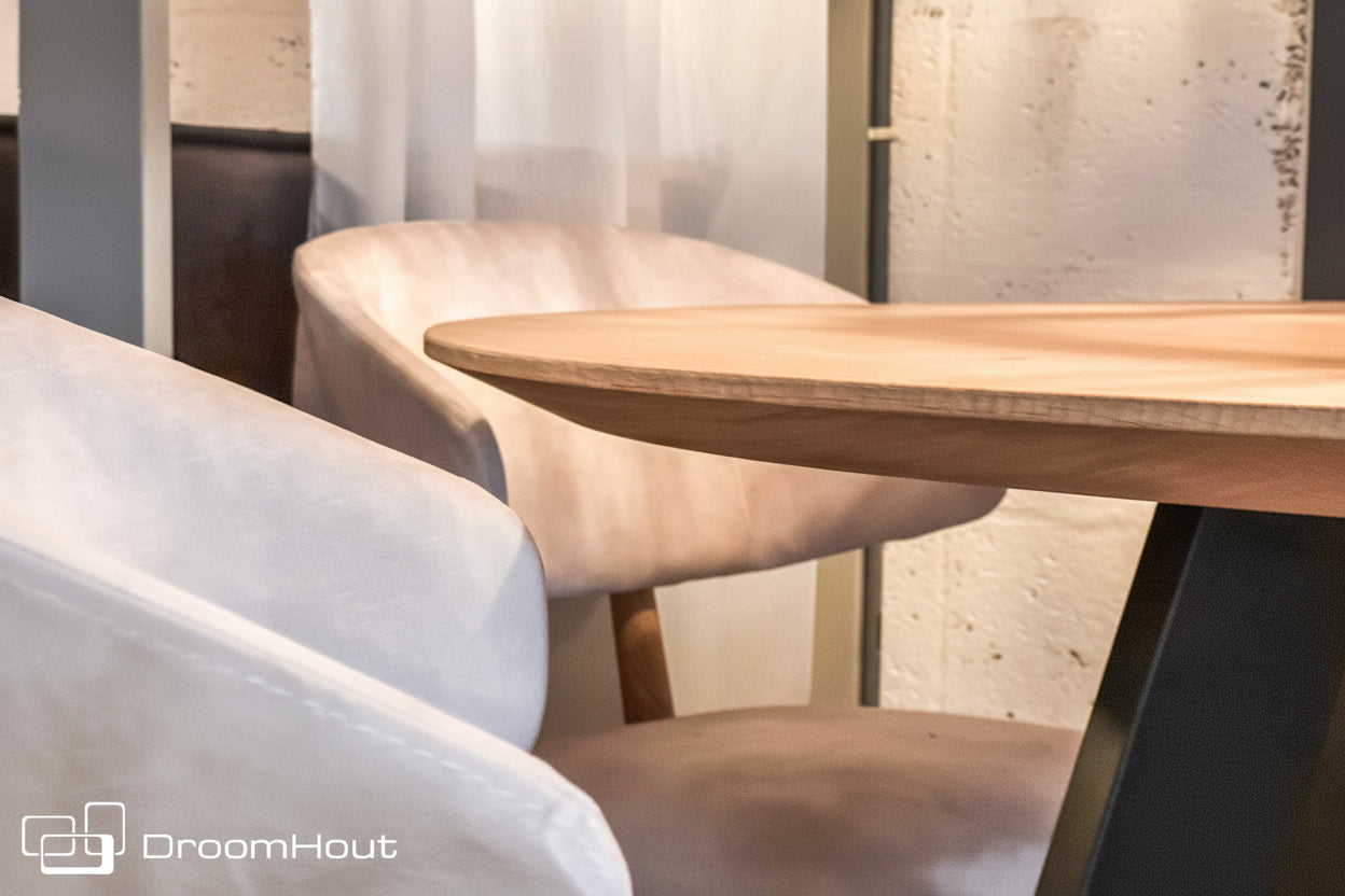 Ronde eettafel op maat van massief hout en staal - bruin en zwart
