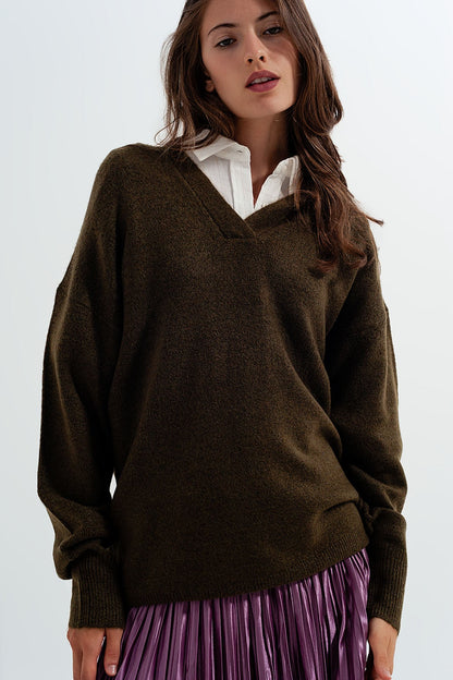 V-hals trui met hoodie - donker bruin