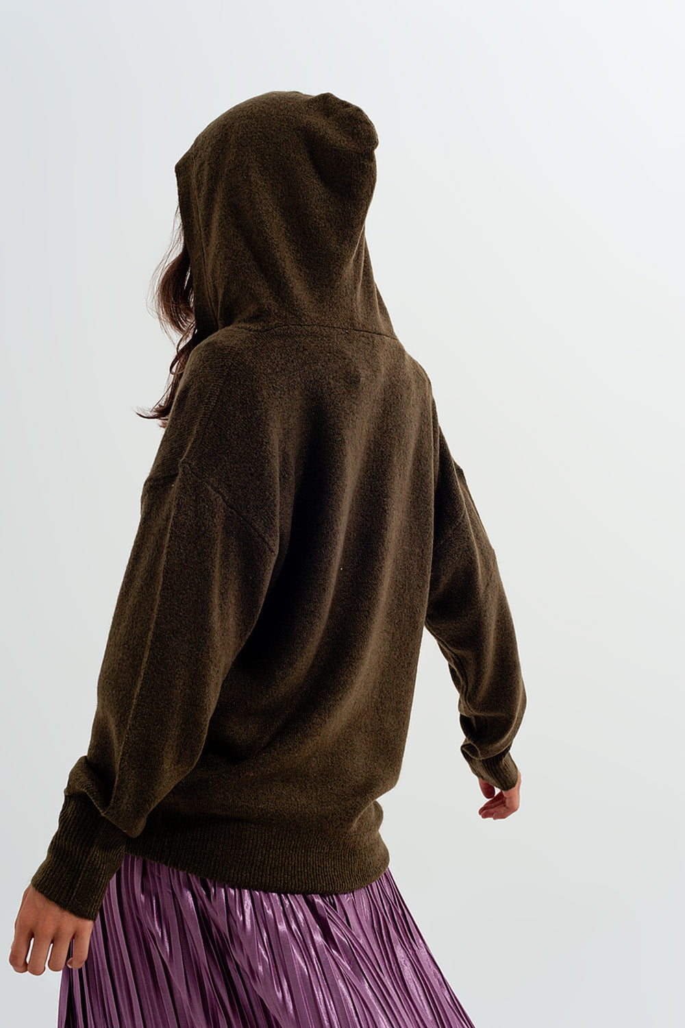 V-hals trui met hoodie - donker bruin
